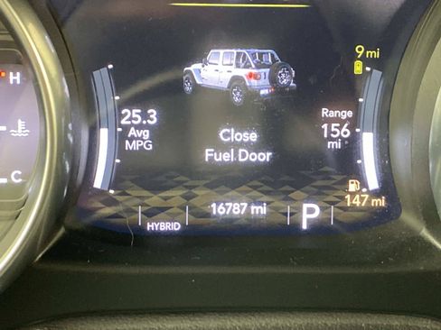 Used 2023 Jeep Wrangler Unlimited w/ Sun & Screen Package AWD/4WD image 33