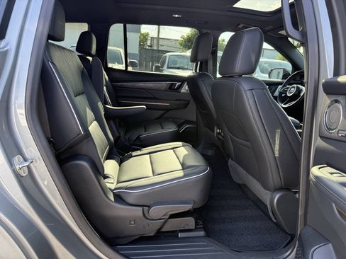 Used 2025 Buick Enclave Avenir w/ Super Cruise Package FWD image 16