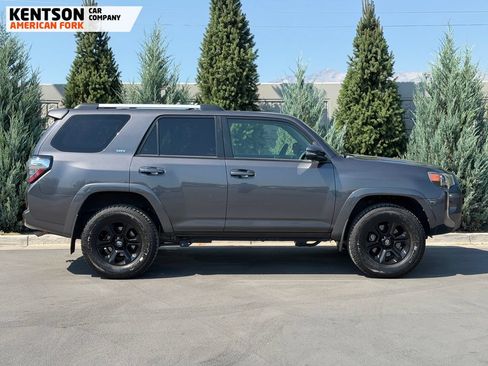 Used 2022 Toyota 4Runner SR5 Premium w/ Moonroof Package AWD/4WD image 9