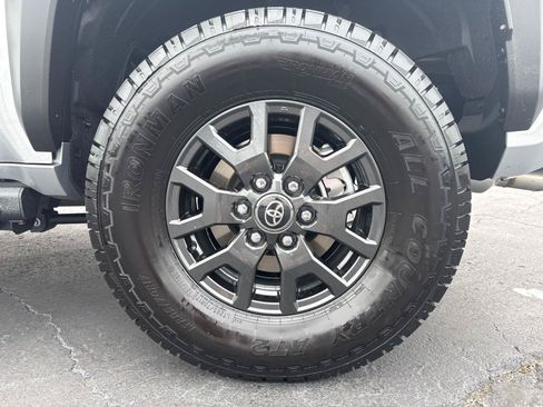 Certified 2025 Toyota 4Runner SR5 AWD/4WD image 30