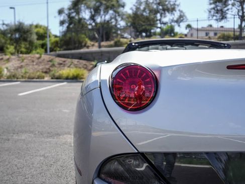 Used 2012 Ferrari California RWD image 53