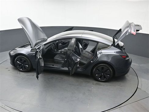 Used 2025 Tesla Model 3 image 44