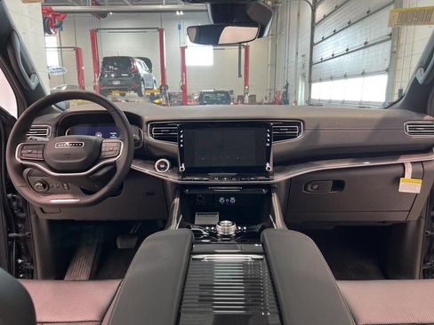 New 2024 Jeep Wagoneer 4WD w/ Premium Group I image 20
