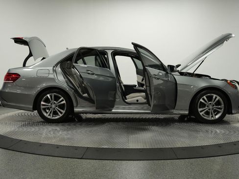 Used 2014 Mercedes-Benz E 250 BlueTEC Sedan image 9