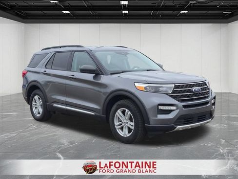 Used 2021 Ford Explorer XLT w/ Equipment Group 202A AWD/4WD image 7