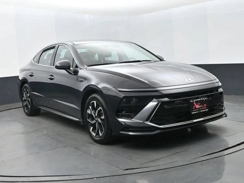 Used 2024 Hyundai Sonata SEL FWD image 2