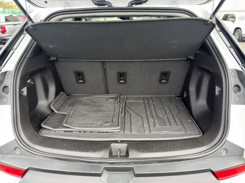 Used 2023 Chevrolet Bolt EUV LT w/ Convenience Package FWD image 15