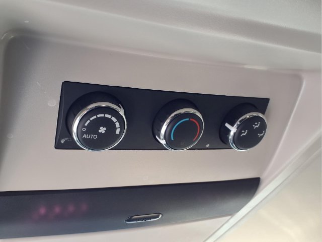Used 2016 Chrysler Town & Country Touring FWD image 19