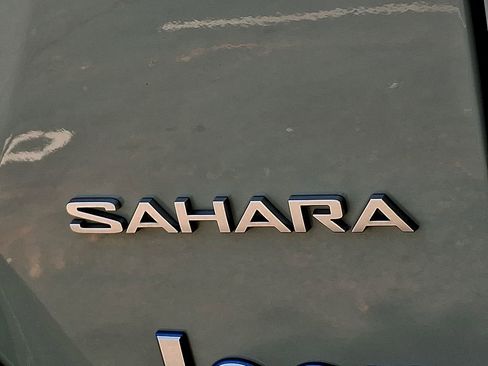 Used 2024 Jeep Wrangler Unlimited Sahara AWD/4WD image 9