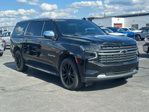 Used 2021 Chevrolet Suburban Premier w/ Premium Package AWD/4WD image 3