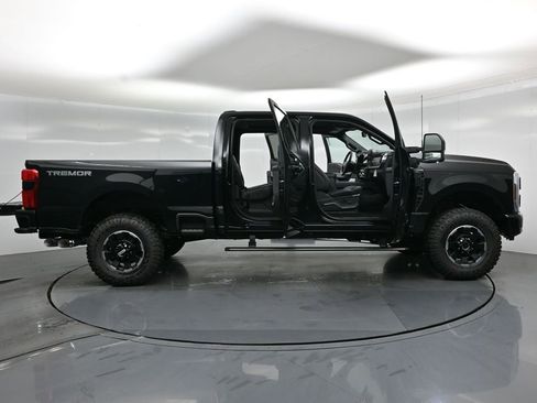 New 2026 Ford F250 Platinum w/ Tremor Off-Road Package AWD/4WD image 4