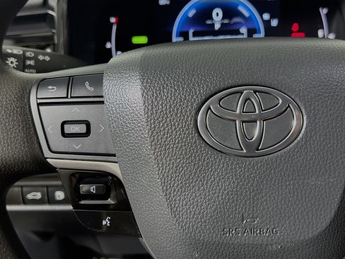 Used 2025 Toyota Camry LE FWD image 18