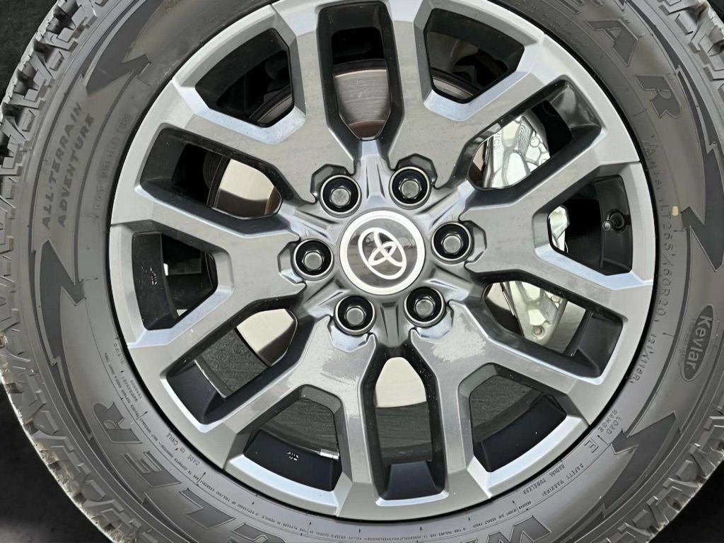 Used 2024 Toyota Sequoia Platinum AWD/4WD image 41