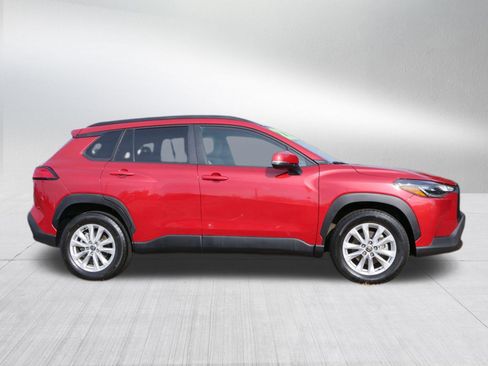Used 2022 Toyota Corolla Cross LE image 2