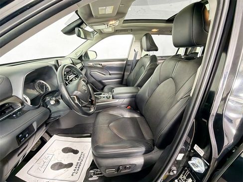 Used 2022 Toyota Highlander Limited image 21