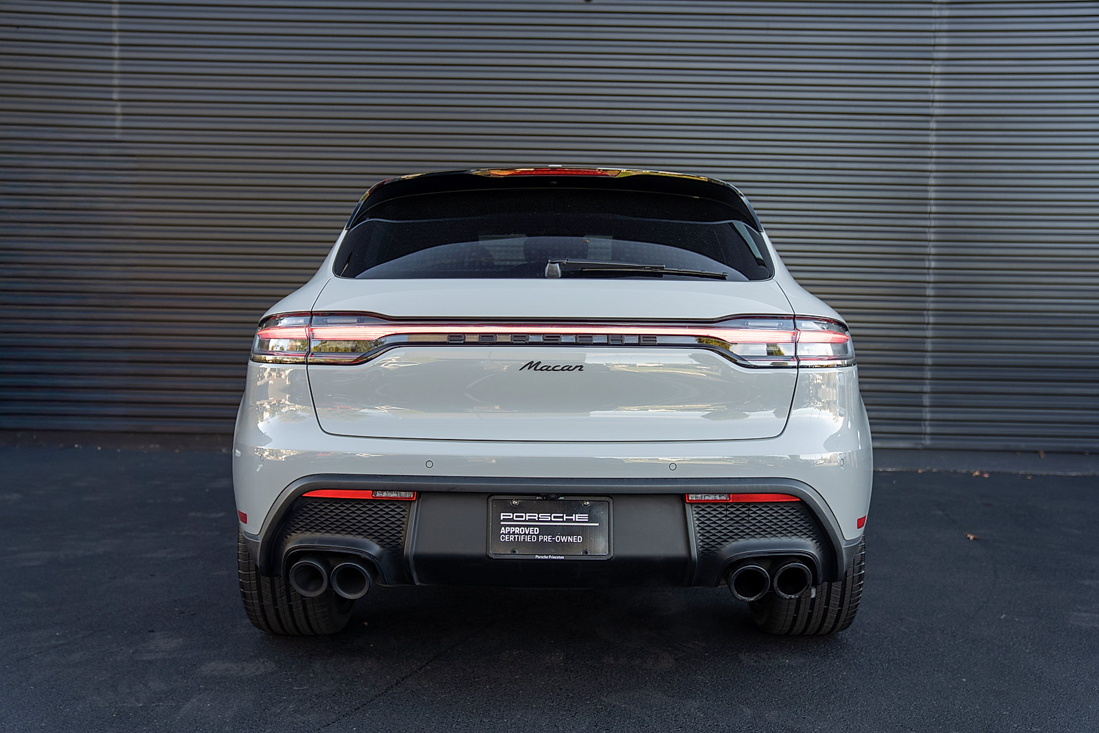 Certified 2023 Porsche Macan AWD/4WD image 28
