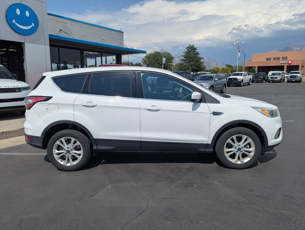 Used 2017 Ford Escape SE AWD/4WD image 2