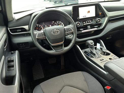 Certified 2024 Toyota Highlander LE AWD/4WD image 19