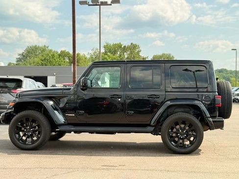 Used 2021 Jeep Wrangler Unlimited Sahara AWD/4WD image 38