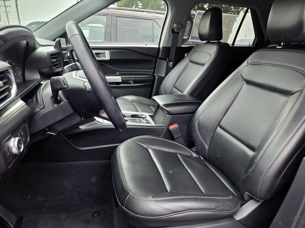 Used 2022 Ford Explorer XLT w/ Equipment Group 202A AWD/4WD image 10