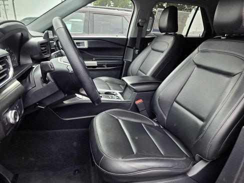 Used 2022 Ford Explorer XLT w/ Equipment Group 202A AWD/4WD image 10