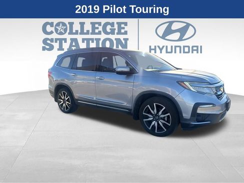 Used 2019 Honda Pilot Touring image 1