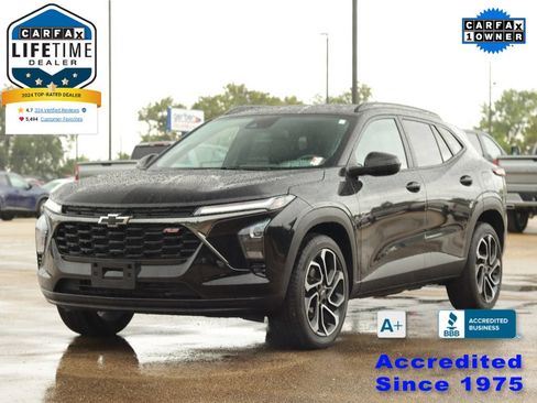 Used 2025 Chevrolet Trax RS w/ Sunroof Package FWD image 3