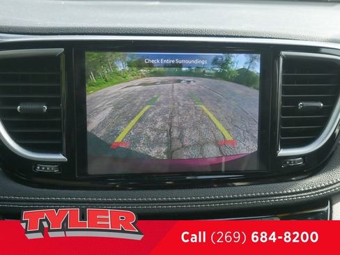 Used 2023 Chrysler Pacifica Limited w/ Uconnect Theater Family Group FWD image 53