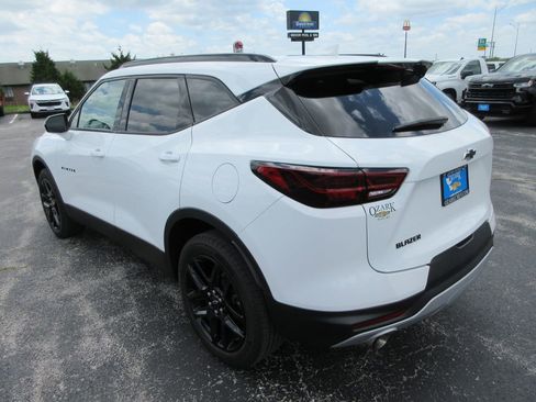 Used 2024 Chevrolet Blazer LT w/ Convenience Package FWD image 3