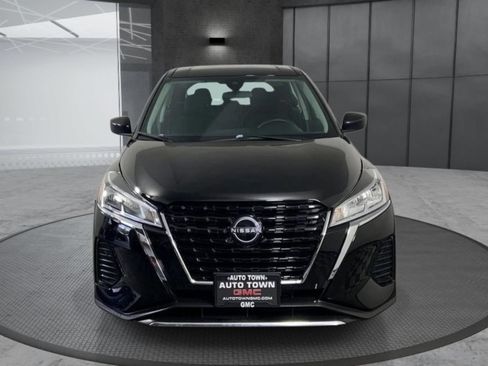 Used 2025 Nissan Kicks Play S FWD image 2