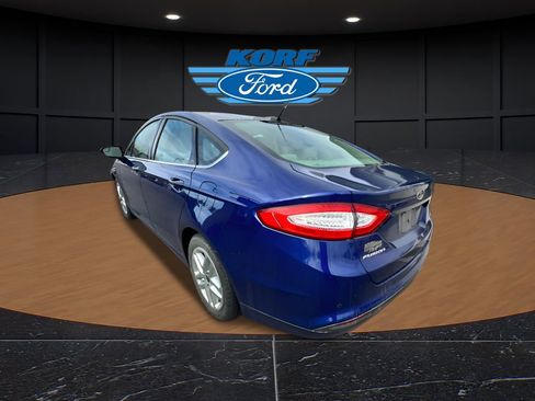 Used 2016 Ford Fusion SE image 4