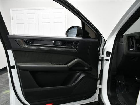Used 2024 Porsche Cayenne Turbo GT AWD/4WD image 36