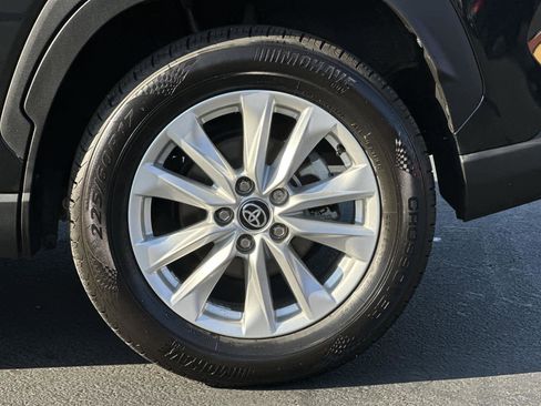 Used 2023 Toyota Corolla Cross LE image 8