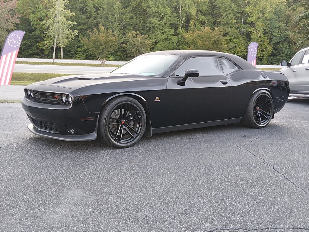 Used 2016 Dodge Challenger R/T Scat Pack w/ Leather Interior Group RWD image 8
