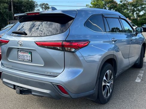 Used 2021 Toyota Highlander XLE AWD/4WD image 4