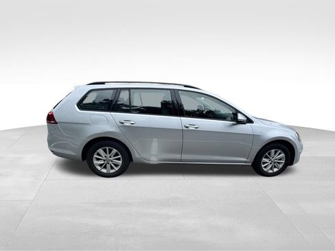 Used 2017 Volkswagen Golf SportWagen FWD image 5
