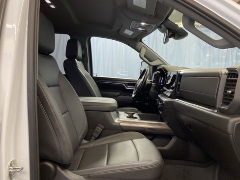 Used 2024 Chevrolet Silverado 2500 LTZ w/ LTZ Convenience Package image 31