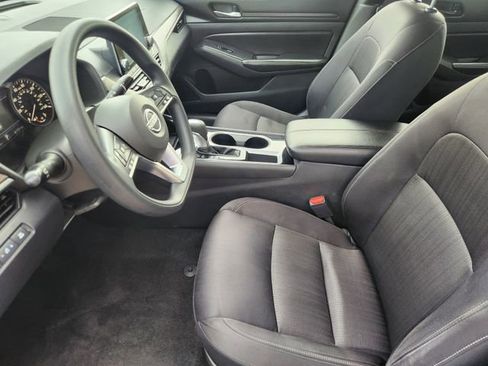 Used 2024 Nissan Altima 2.5 SV FWD image 9