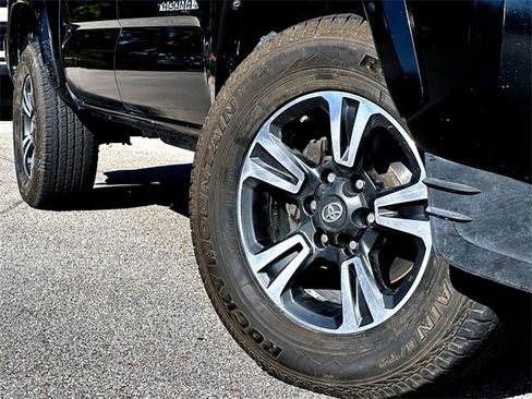 Used 2019 Toyota Tacoma TRD Sport image 2