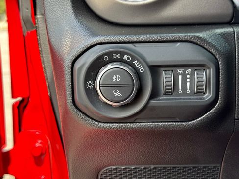 Certified 2022 Jeep Gladiator Sport AWD/4WD image 31