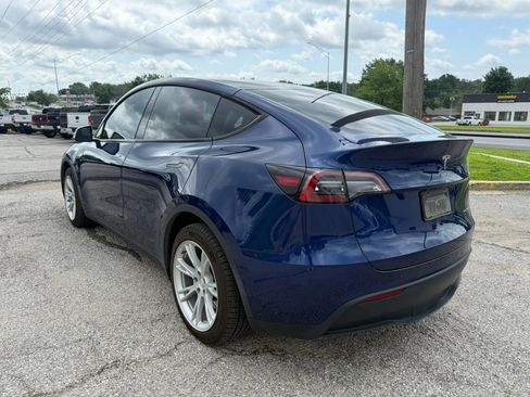 Used 2021 Tesla Model Y Long Range AWD/4WD image 3