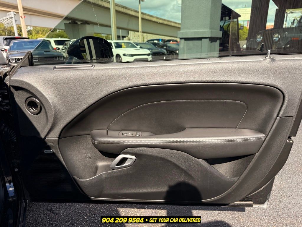 Used 2016 Dodge Challenger R/T Scat Pack w/ Leather Interior Group RWD image 33