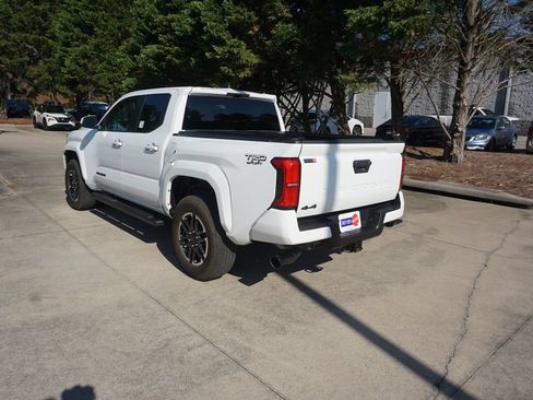 Used 2025 Toyota Tacoma TRD Sport AWD/4WD image 19