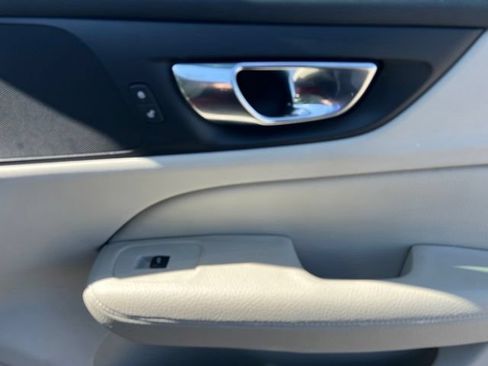Used 2019 Volvo S60 T5 Momentum FWD image 36