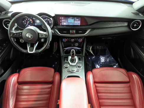 Used 2023 Alfa Romeo Stelvio Sprint image 10