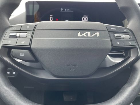 Used 2025 Kia K4 LXS image 27