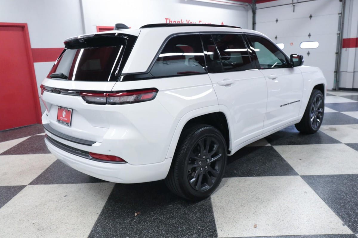Used 2026 Jeep Grand Cherokee Limited AWD/4WD image 7