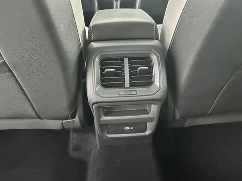 Used 2025 Volkswagen Taos SE w/ Panoramic Sunroof Package AWD/4WD image 12