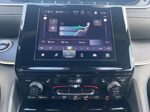 New 2025 Jeep Grand Cherokee Altitude AWD/4WD image 41