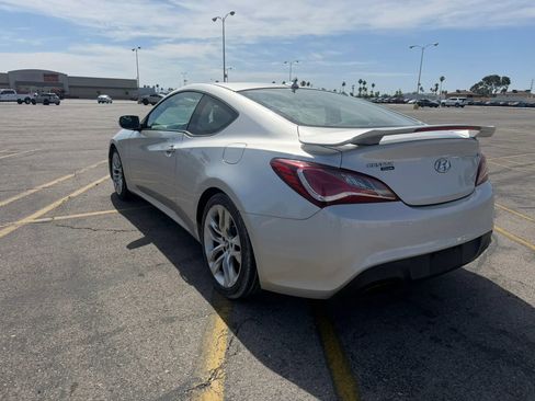 Used 2013 Hyundai Genesis 3.8 RWD image 4